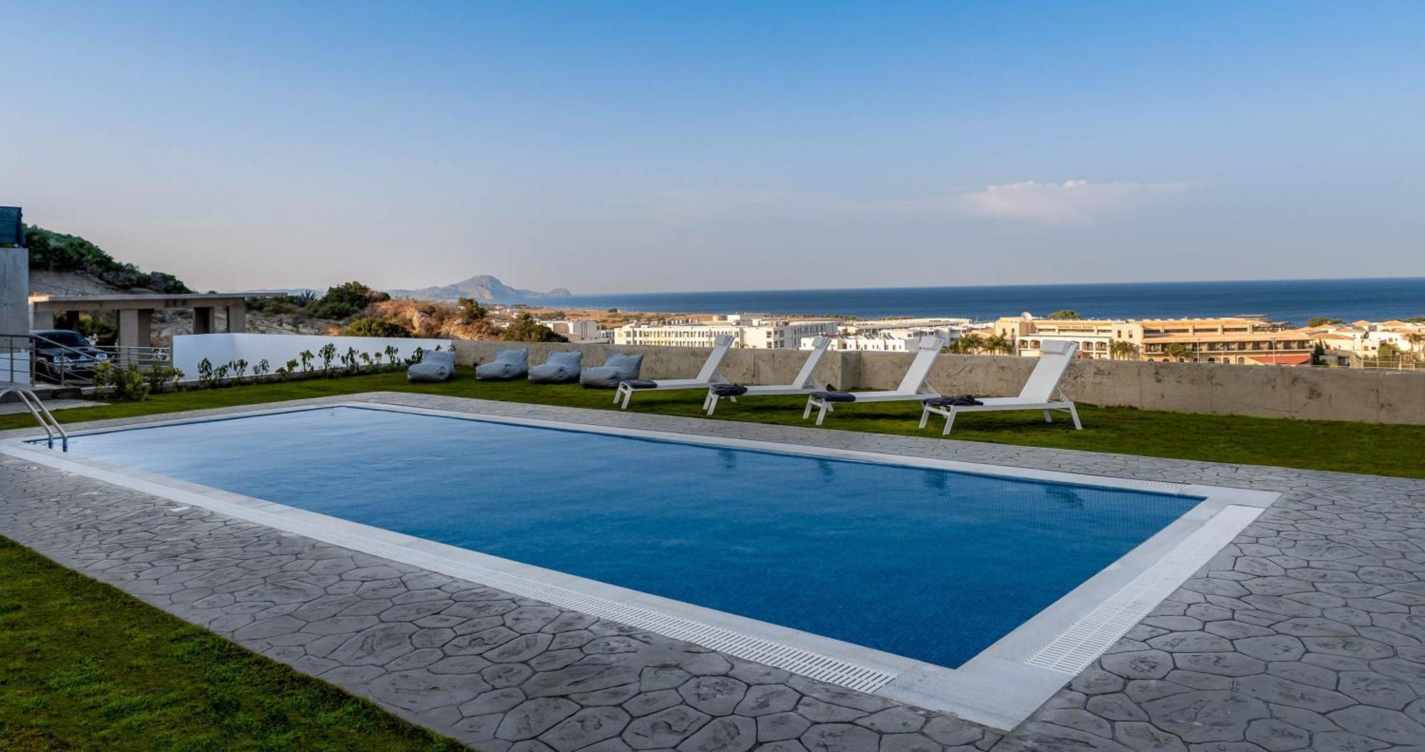 Hill & Sea View